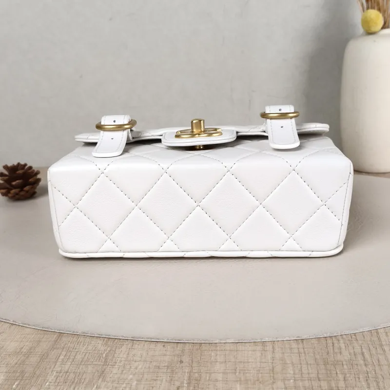 Chanel Crossbody Bag Messenger Bag White Calfskin One Size 20 × 7 × 12.5 cm — cover view 2 of 5