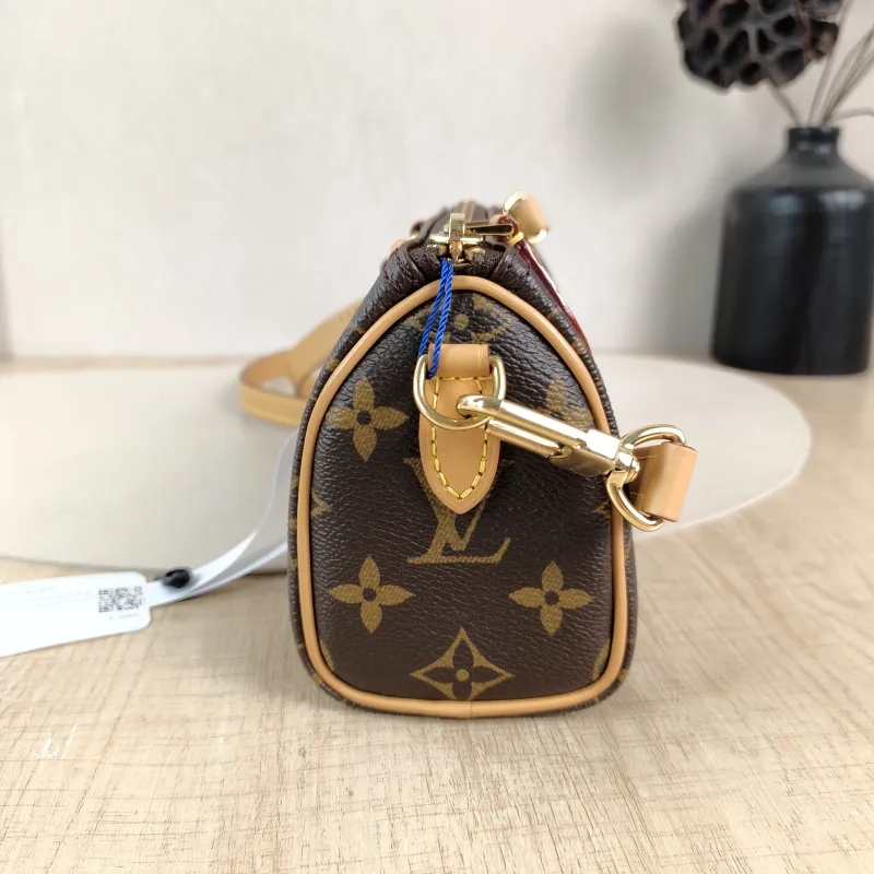 Louis Vuitton Crossbody Bag Speedy Nano Shoulder Strap PV Cnano16 × 7.5 × 10 cm — detail view 8 of 12
