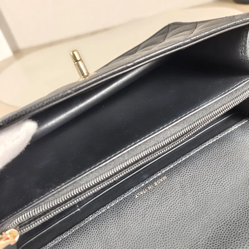 Chanel Crossbody Bag Black Grained Calfskin One Size 19 × 7 × 11.5 cm — detail view 2 of 12