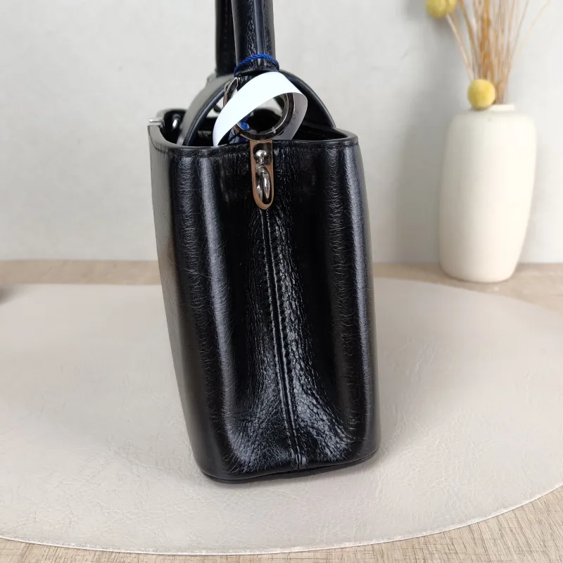 Louis Vuitton Crossbody Bag Capucines East West Black Calfskin BB 26.5 × 8 × 14 cm — detail view 6 of 13
