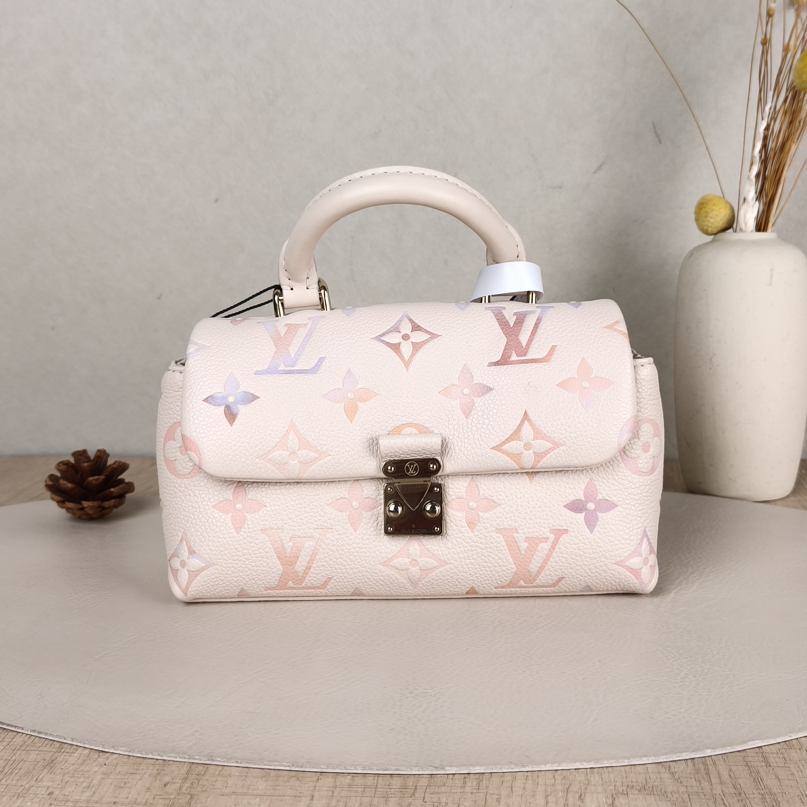 Louis Vuitton Crossbody Bag MADELEINE Calfskinnano21 × 6 × 12.5 cm