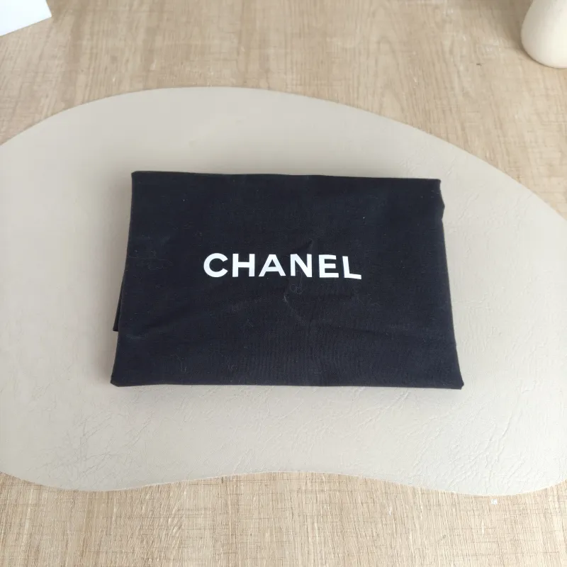 Chanel Shoulder Bag hobo Black Lambskin One Size 27.5 × 10 × 22 cm — detail view 2 of 13