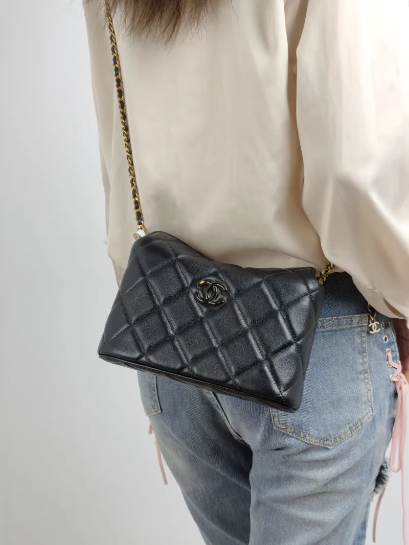 Chanel Crossbody Bag hobo Black Lambskin One Size 20 × 5 × 16.5 cm — on-model view 2 of 2