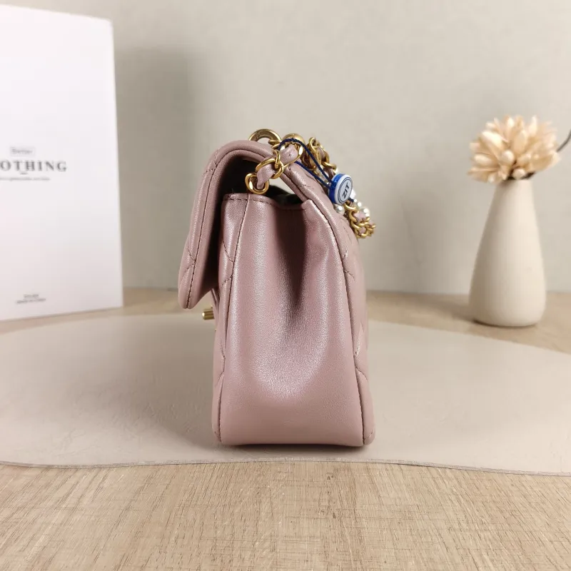 Chanel Crossbody Bag Pearl Lambskin One Size19.5 × 7.5 × 14.5 cm — detail view 13 of 14