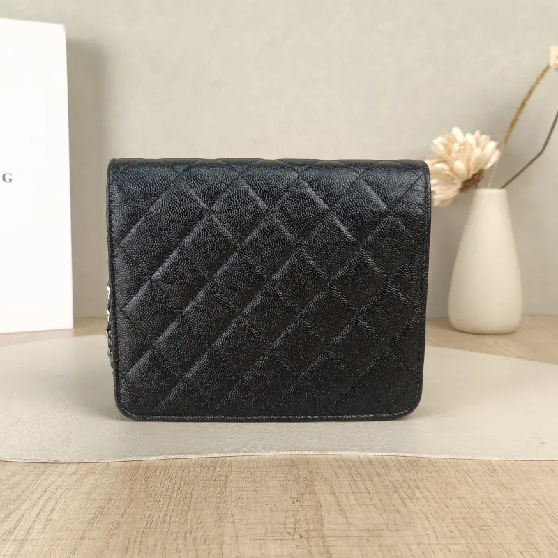 Chanel Crossbody Bag woc Crossbody Bag Grained Calfskin 17 × 4 × 14 cm — cover view 4 of 5