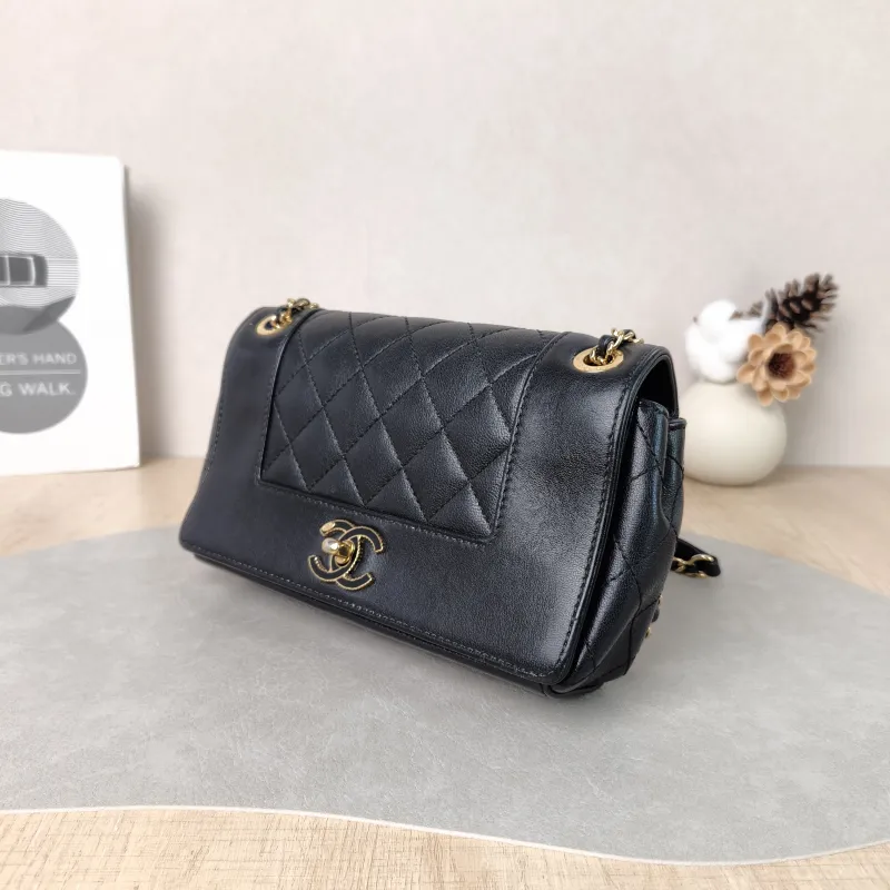 Chanel Crossbody Bag Crossbody Bag Black Calfskin One Size 21 × 5 × 13 cm 23 — cover view 2 of 5