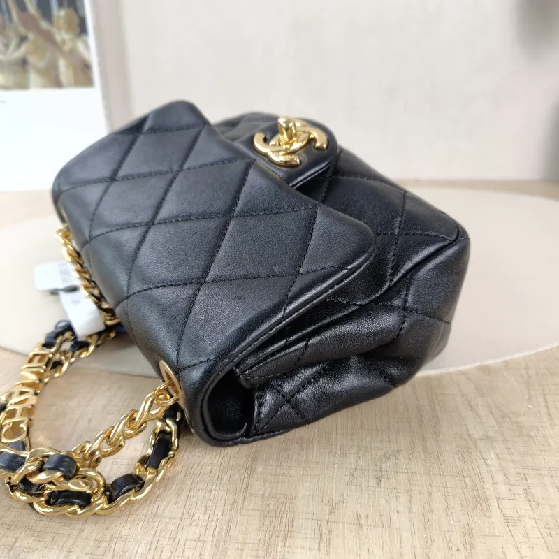 Chanel Top Handle Bag Black Lambskin Mini 17 × 6 × 13 cm — detail view 4 of 12