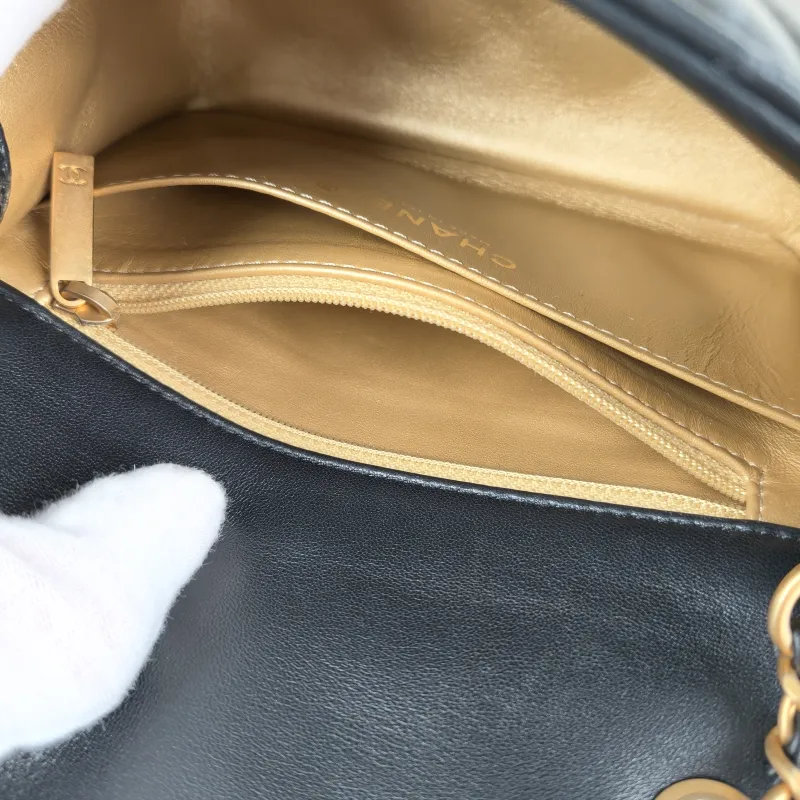 Chanel Crossbody Bag Black Lambskinmini17 × 8 × 13.5 cm — detail view 14 of 16