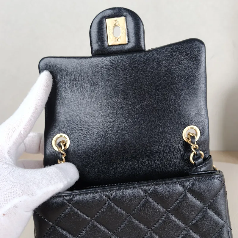 Chanel Crossbody Bag c Black Lambskin Mini 17 × 8 × 13.5 cm — detail view 2 of 15