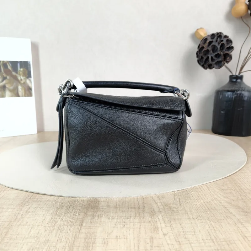 LOEWE Crossbody Bag Puzzle Black CC alfskin Mini 18 × 8 × 12.5 cm
