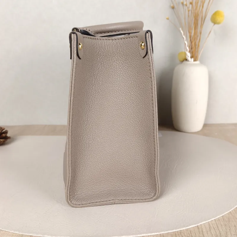 Louis Vuitton Shoulder Bag Onthego · White Monogram Empreinte Embossed Calfskin Small25 × 11.5 × 19 cm — detail view 6 of 11