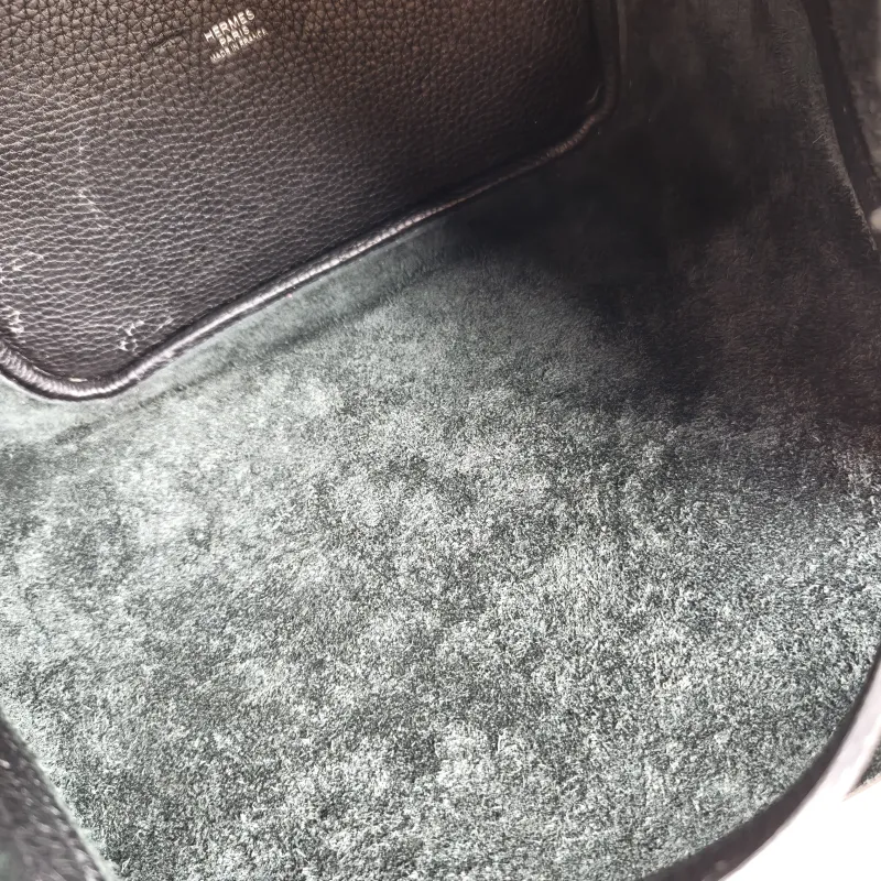 Hermès Top Handle Bag Picotin Lock 22 22 Black Colorblock Taurillon Clemence TC Calfskin Medium 22 × 18 × 21 cm A — detail view 5 of 9