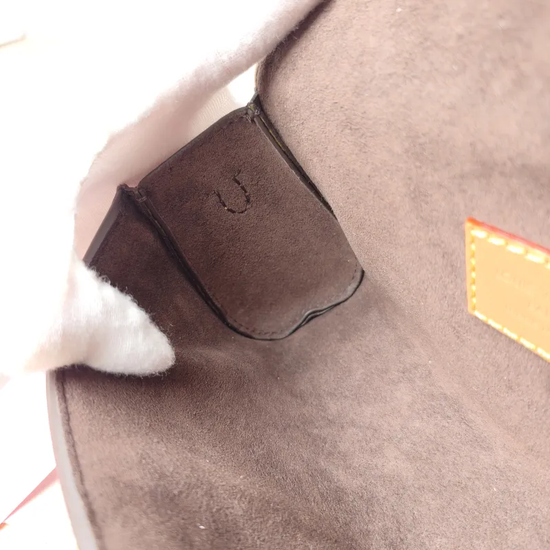 Louis Vuitton Crossbody Bag POCHETTE CAMILLE Monogram PVC One Size 20.5 × 6 × 11 cm — detail view 3 of 12