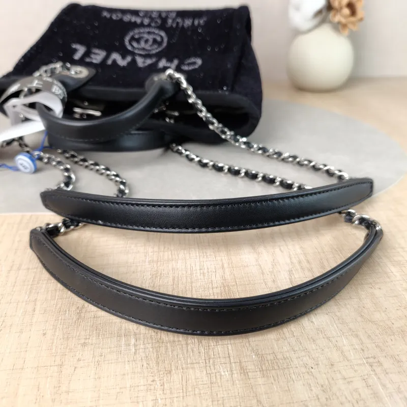 Chanel Shoulder Bag Black Mini 19 × 11 × 16 cm — detail view 5 of 12