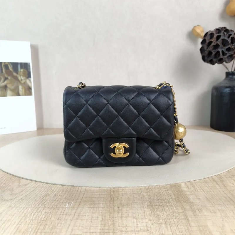 Chanel Crossbody Bag Black Lambskin One Size17 × 8 × 13.5 cm