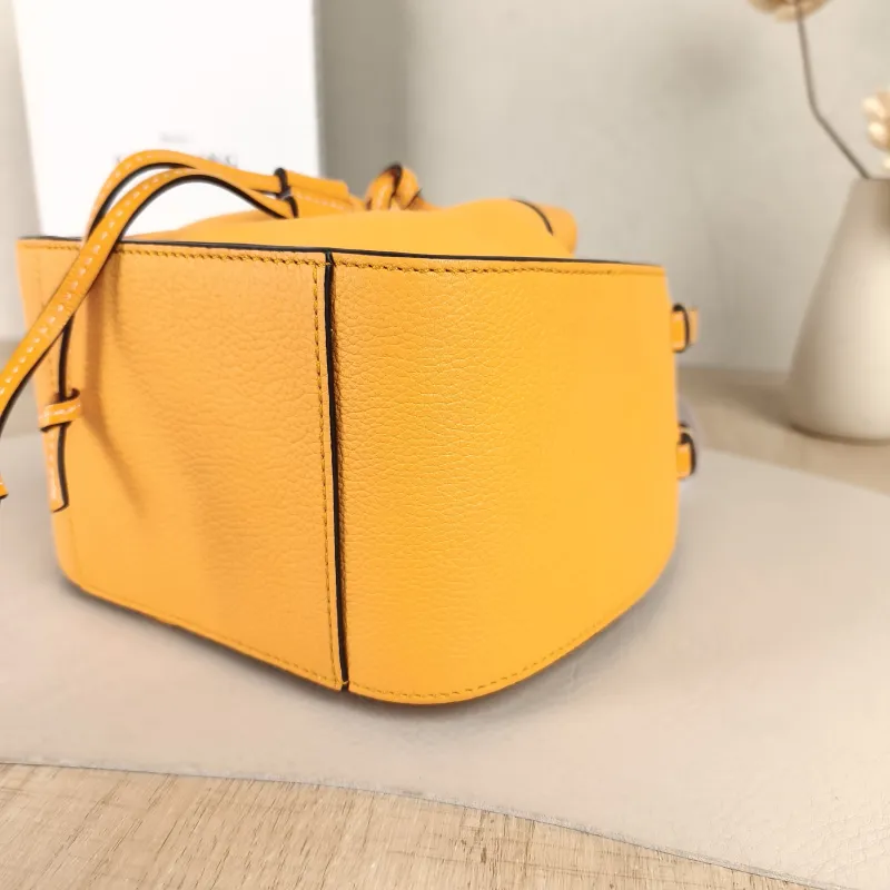 LOEWE Crossbody Bag Hammock Calfskinmini17 × 11 × 19.5 cm — detail view 1 of 11