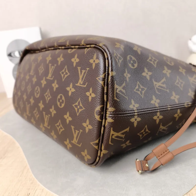 Louis Vuitton Shoulder Bag NEVERFULL INSIDE OUT PVC · Calfskin Medium 31 × 14 × 28 cm — detail view 5 of 11
