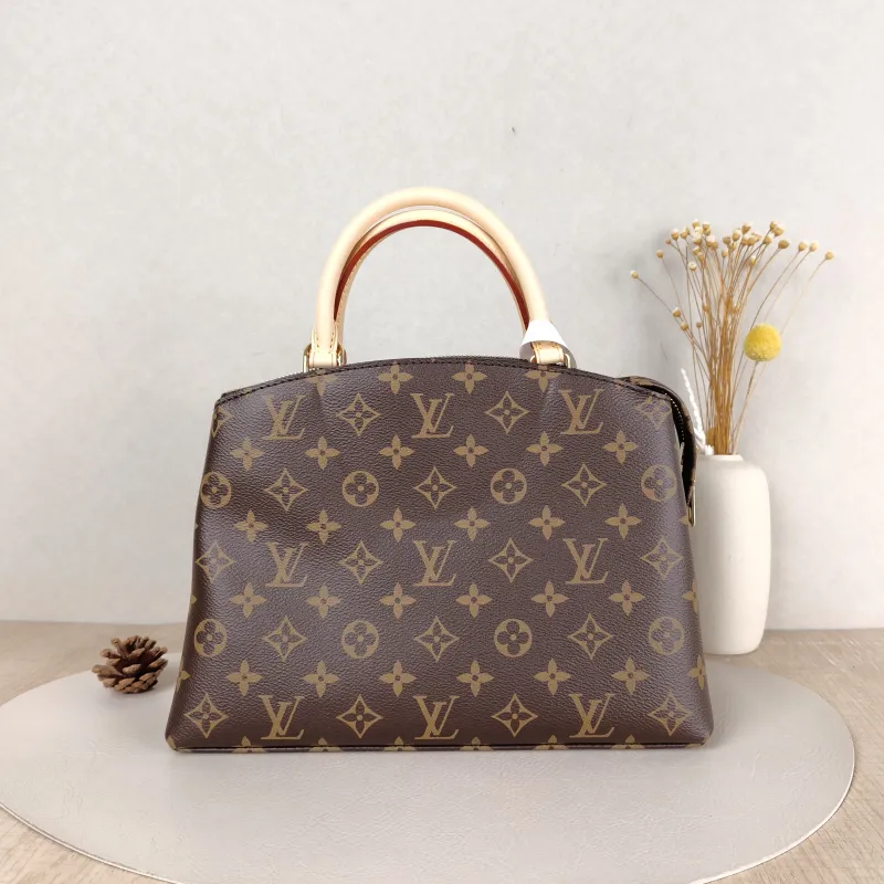 Louis Vuitton Crossbody Bag PETIT PALAIS Monogram PVC Small 29 × 12.5 × 18 cm