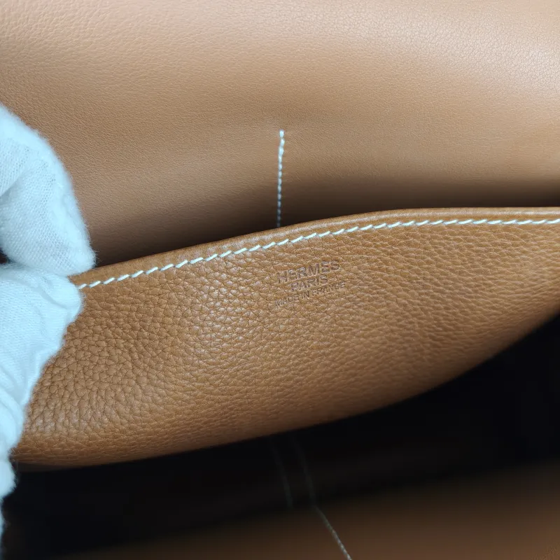 Hermès Shoulder Bag Halzan 25 Brown Saddle Leather Small25 × 8 × 17 cm — detail view 6 of 9