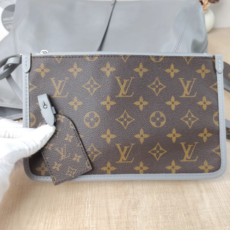 Louis Vuitton Crossbody Bag Carryall Vibe Grey SL ambskin Medium 39 × 15 × 30 cm — detail view 6 of 13