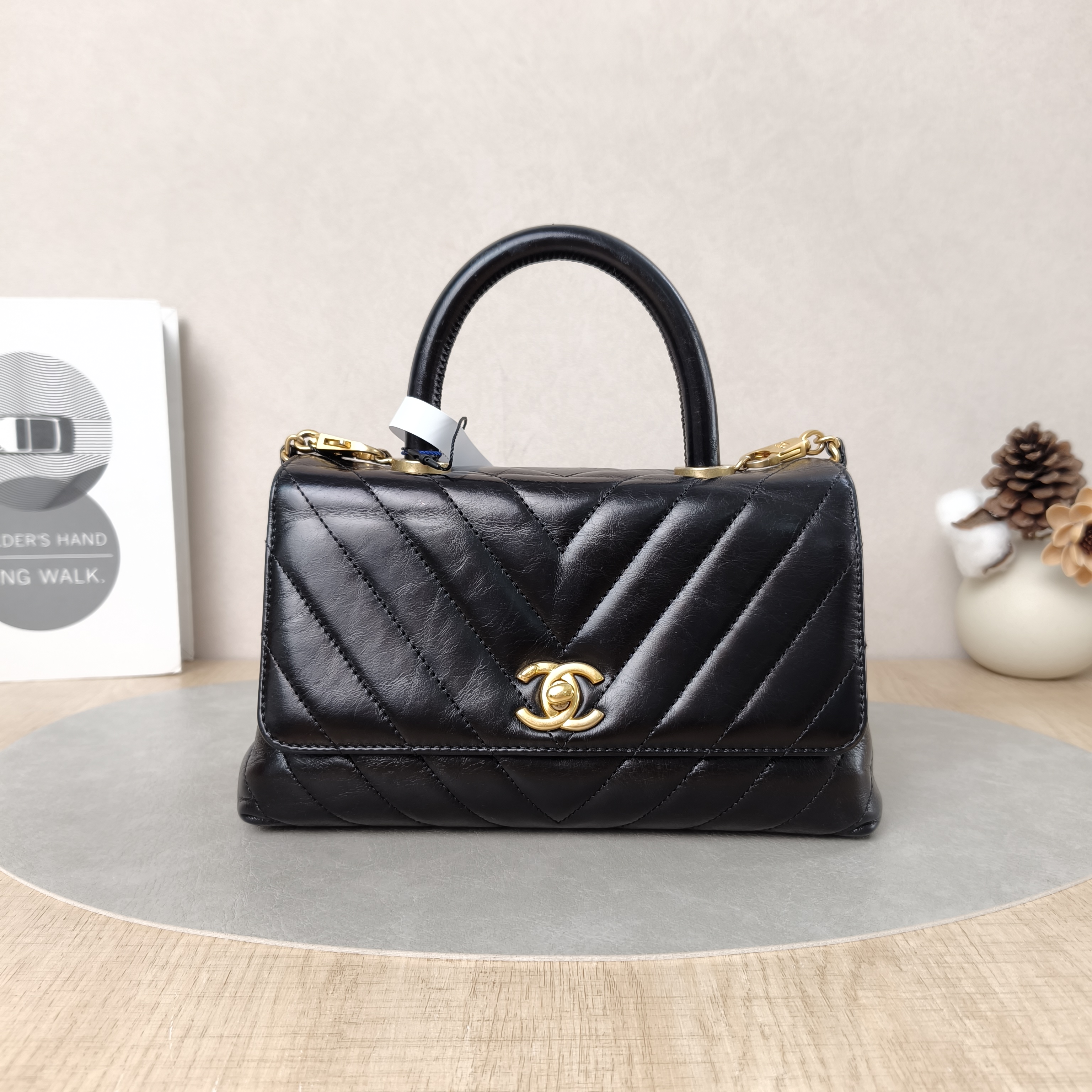 Chanel Crossbody Bag Coco Handle​ v Black Calfskin Small24 × 10 × 14 cm