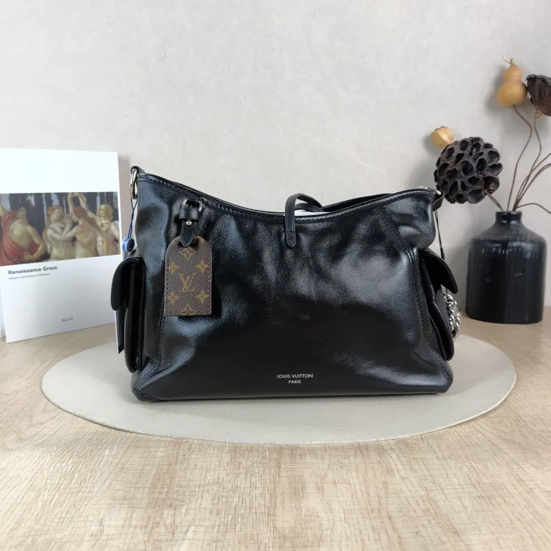 Louis Vuitton Crossbody Bag Carryall Cargo Vibe Black SL ambskin Small 33.5 × 15 × 23 cm