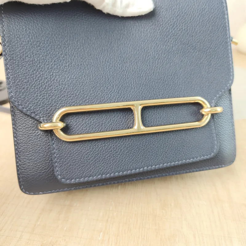 Hermès Crossbody Bag Roulis 19 Evercolor Calfskinmini18 × 6 × 15 cm — detail view 4 of 13