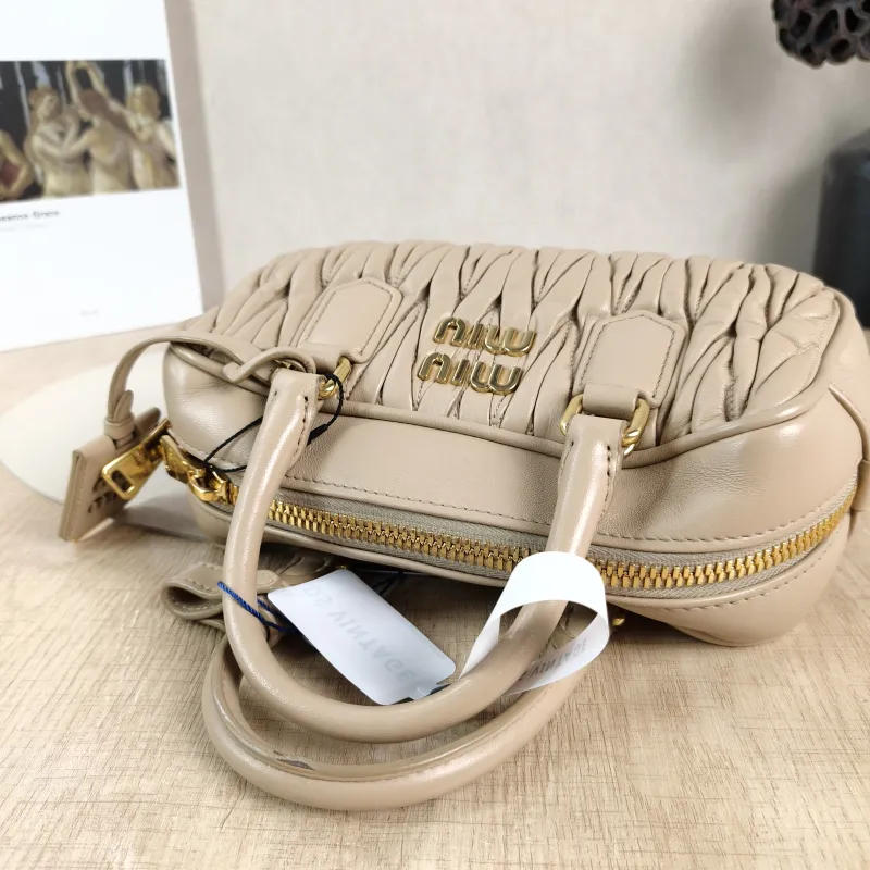 Miumiu Top Handle Bag Arcadie MatelasséCollection Edition Beige Lambskin Medium22 × 7.5 × 10.5 cm — detail view 2 of 12