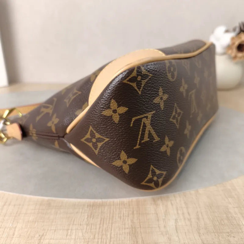 Louis Vuitton Crossbody Bag Boulogne PVC Small26 × 9.5 × 16 cm — detail view 5 of 13