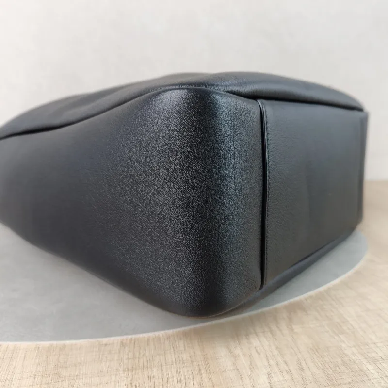 SAINT LAURENT Shoulder Bag LE 5 À 7 Hobo Black Calfskin Large30 × 13 × 31 cm — detail view 11 of 11