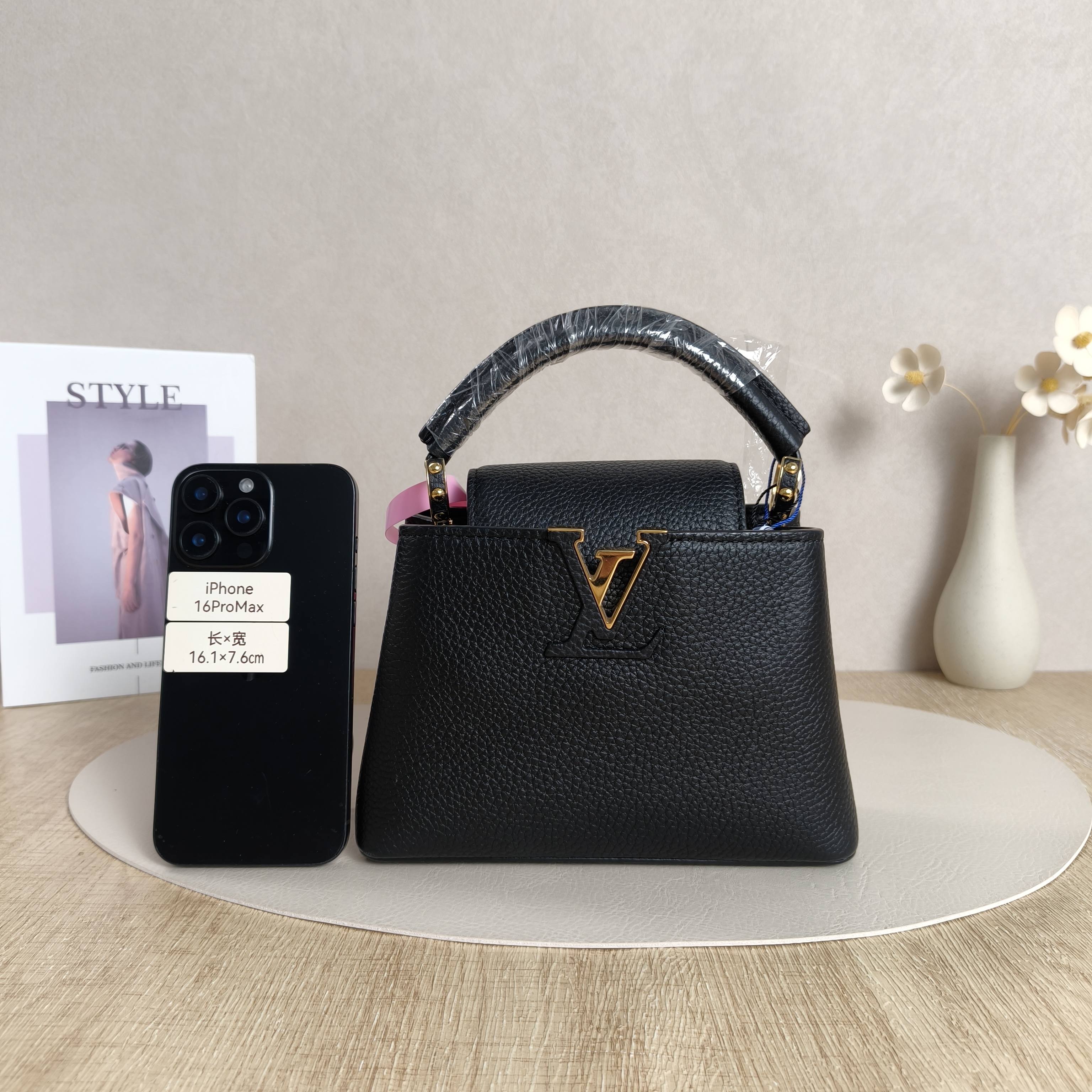 Louis Vuitton Crossbody Bag Capucines Black Calfskinmini21 × 8 × 13.5 cm — cover view 4 of 11