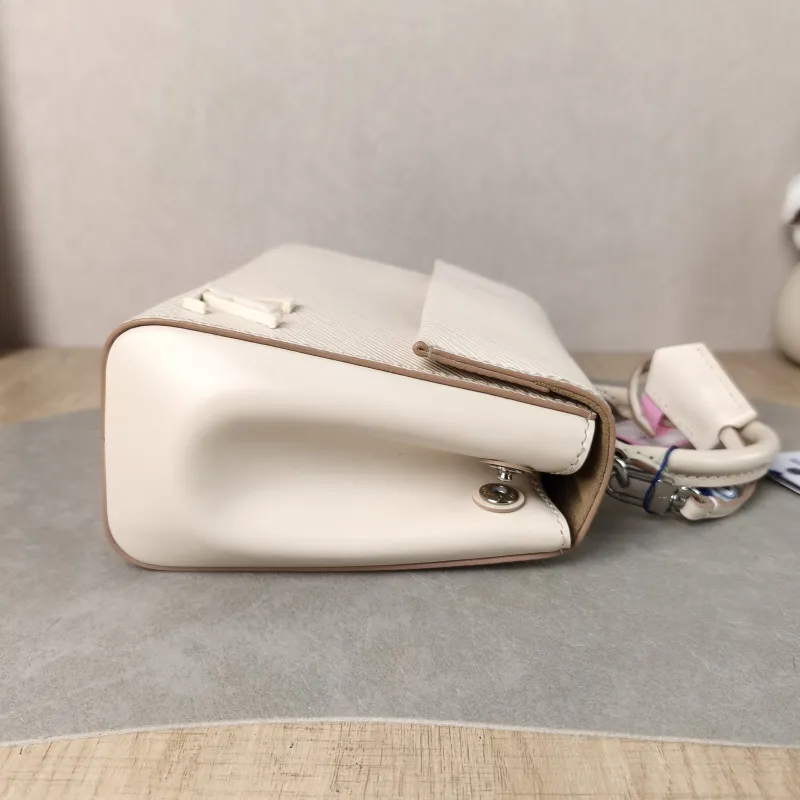 Louis Vuitton Crossbody Bag CLUNY White Epi Embossed Calfskin Mini 20 × 7.5 × 16 cm — detail view 2 of 13