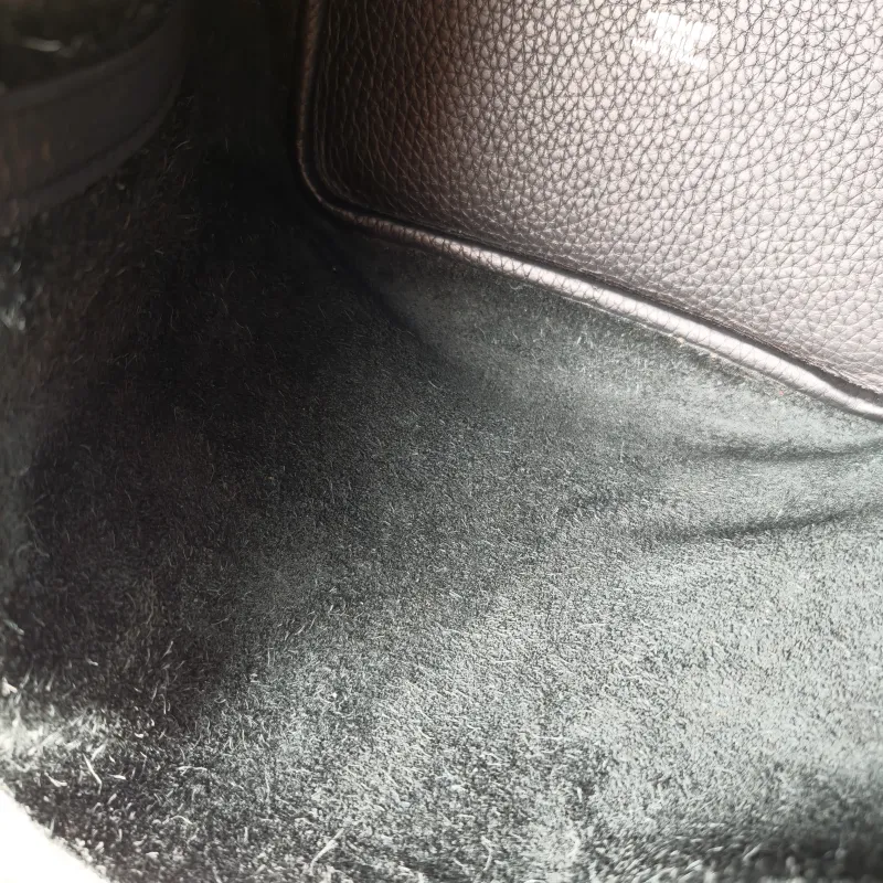 Hermès Top Handle Bag Picotin Lock 18 18Black Clemence Taurillon TC Calfskin Small18 × 13 × 19 cm — detail view 10 of 13