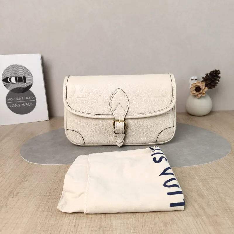 Louis Vuitton Crossbody Bag Diane Baguette Bag White Monogram Empreinte Embossed Calfskin Small 24 × 9 × 15 cm — cover view 4 of 6