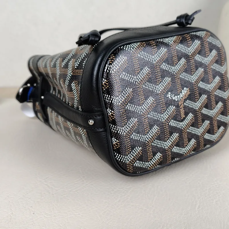 GOYARD Crossbody Bag Petit Flot Black ine Canvas12 × 10 × 17.5 cm — detail view 1 of 9