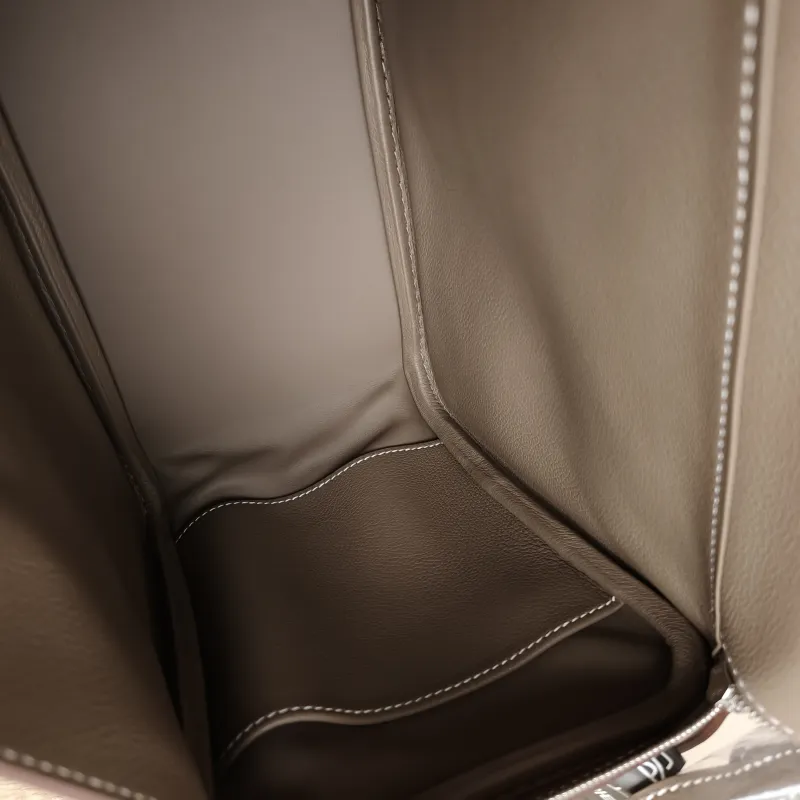 Hermès Crossbody Bag Lindy 26 Evercolor Calfskin Small 26 × 12 × 18 cm G — detail view 2 of 10