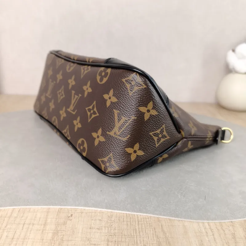 Louis Vuitton Crossbody Bag Boulogne PVC Small 26 × 9.5 × 16 cm — detail view 4 of 11