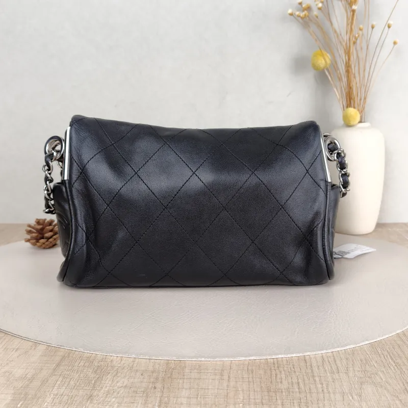 Chanel Crossbody Bag Hobo C Black Lambskin One Size 26 × 8 × 23 cm 10 — cover view 3 of 5