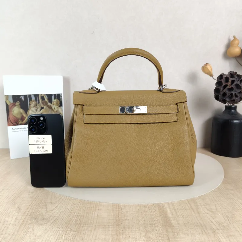 Hermès Shoulder Bag Kelly 28 Silver-Tone Hardware2S Togo Calfskin Medium28 × 10 × 22 cm — cover view 5 of 6