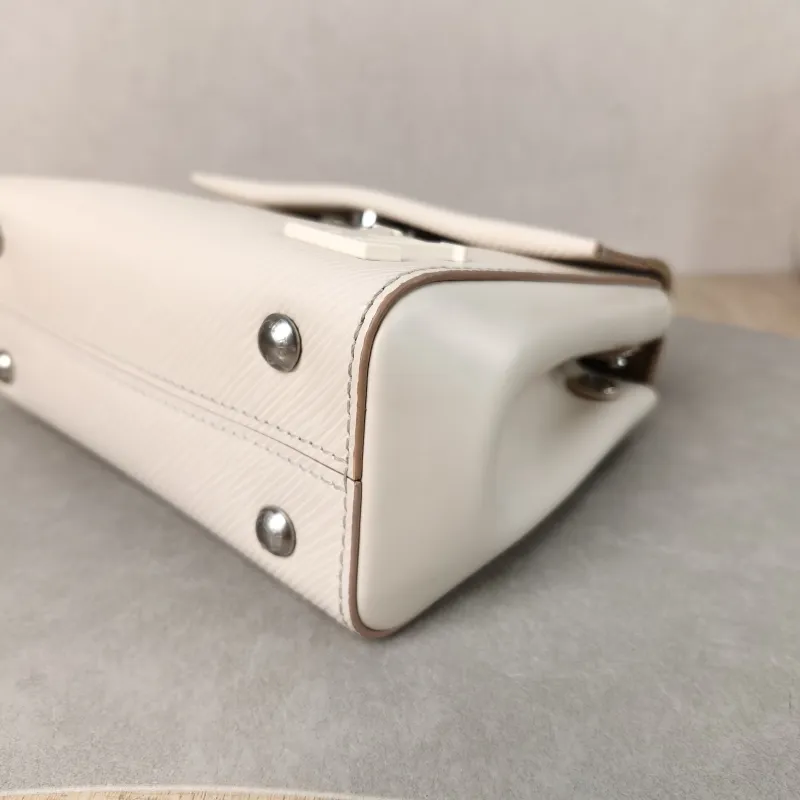 Louis Vuitton Crossbody Bag CLUNY White Epi Embossed Calfskin Mini 20 × 7.5 × 16 cm — detail view 1 of 13