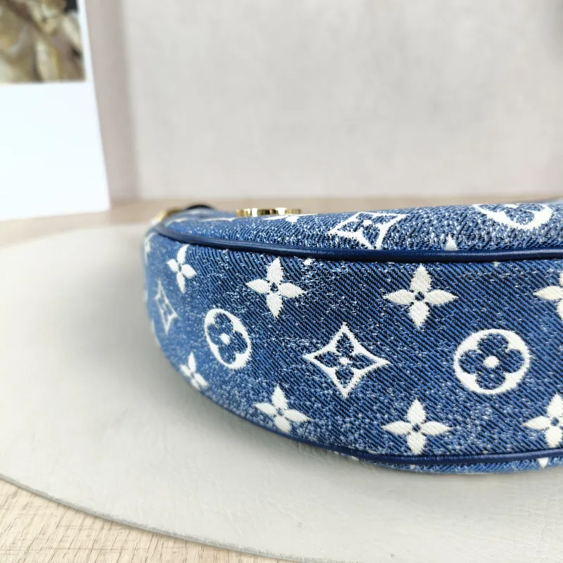 Louis Vuitton Crossbody Bag Loop Blue Small 23 × 6 × 13 cm — detail view 2 of 13