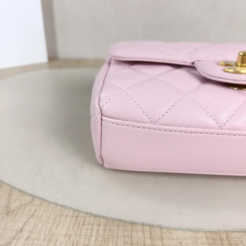 Chanel Crossbody Bag Pink Grained Calfskinmini18 × 6 × 13 cm — detail view 8 of 13