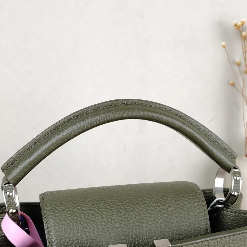 Louis Vuitton Top Handle Bag Capucines Calfskin BB 27 × 9 × 17.5 cm — detail view 11 of 12