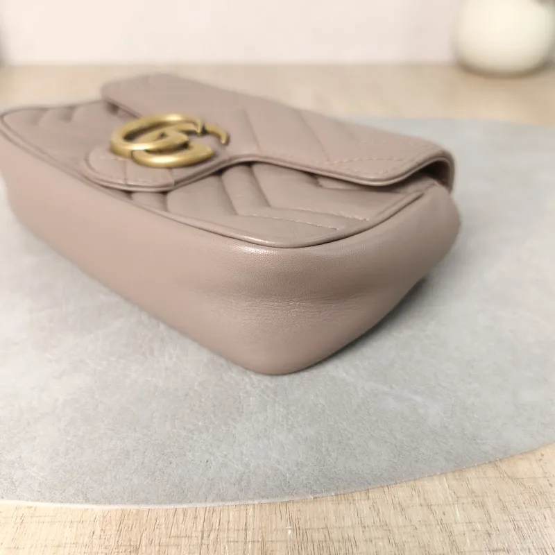 GUCCI Crossbody Bag GG Marmont Mini Marmont Mini Calfskinmini16.5 × 4.5 × 9.5 cm — detail view 7 of 11
