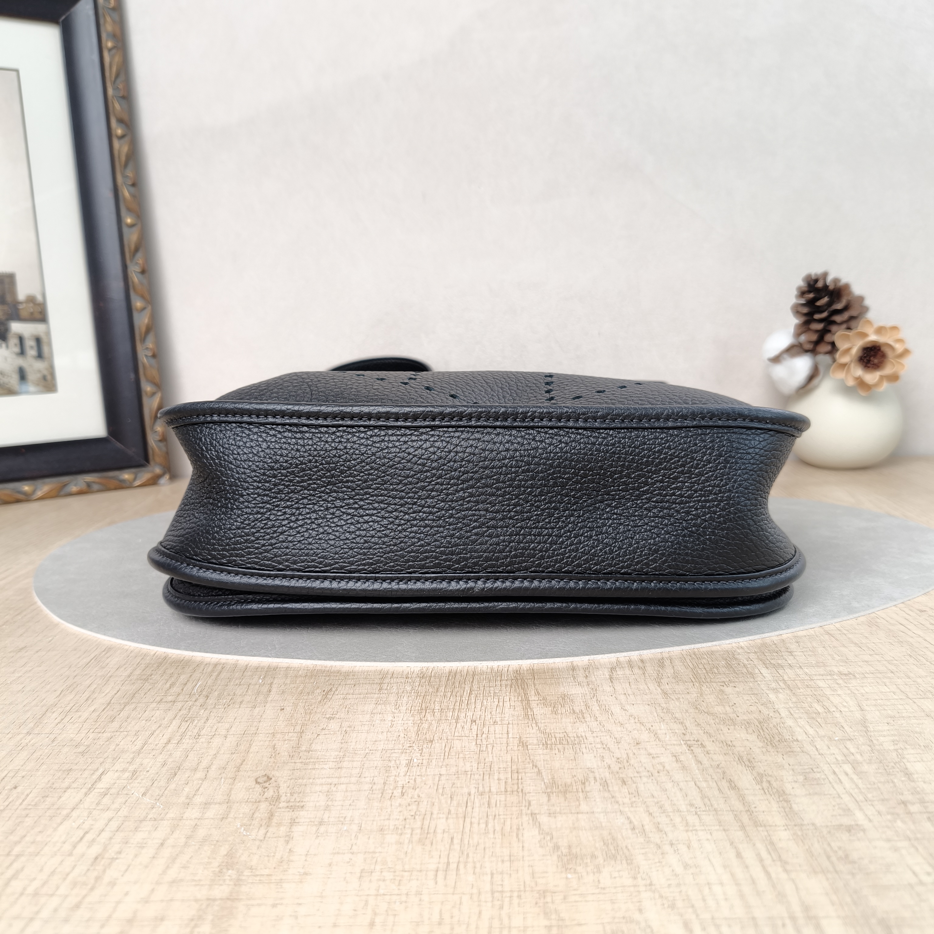 Hermès Crossbody Bag Evelyne 29 29Black TC Calfskin Small29 × 8 × 30 cm — cover view 3 of 6