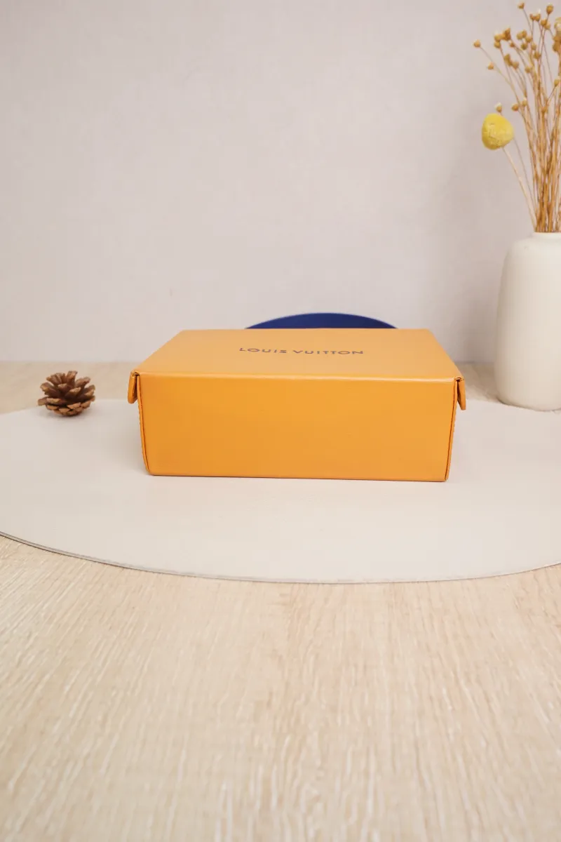 Louis Vuitton Shopper Clutch Yellow Blue Calfskin Microchip Edition · Shoulder Strap · 22.5 × 10.5 × 15 cm — cover view 5 of 7