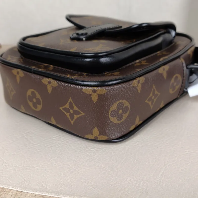 Louis Vuitton Crossbody Bag Christopher Camera Bag Monogram PVC Mini 15 × 8 × 17 cm — detail view 4 of 10