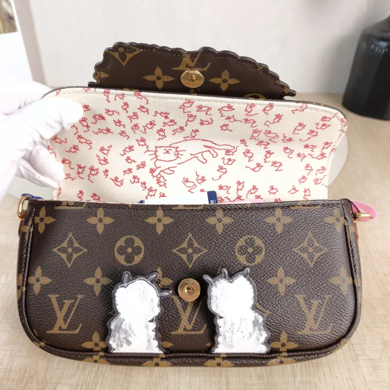 Louis Vuitton Crossbody Bag IVY Monogram PVC Small 23.5 × 4.3 × 12 cm — detail view 6 of 11