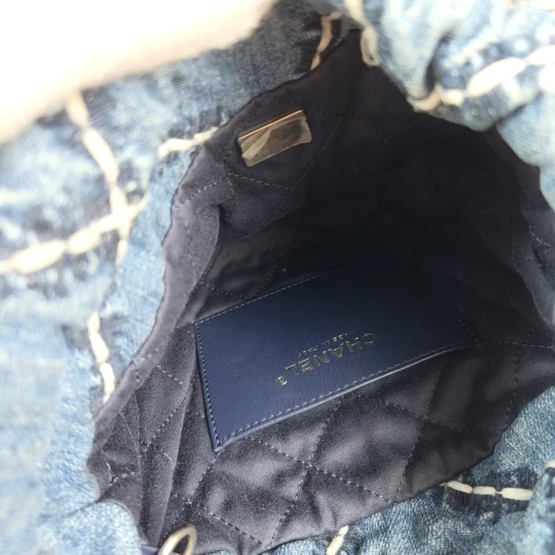 Chanel Crossbody Bag 22Bag Mini 20 × 6 × 19 cm — detail view 8 of 10