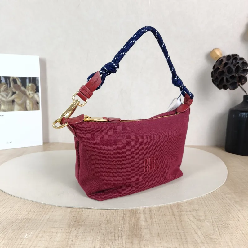 Miumiu Top Handle Bag Spirit Woven Vanity Case Bag Cosmetic Bag Red Canvas One Size 18.5 × 10 × 14 cm — cover view 4 of 6